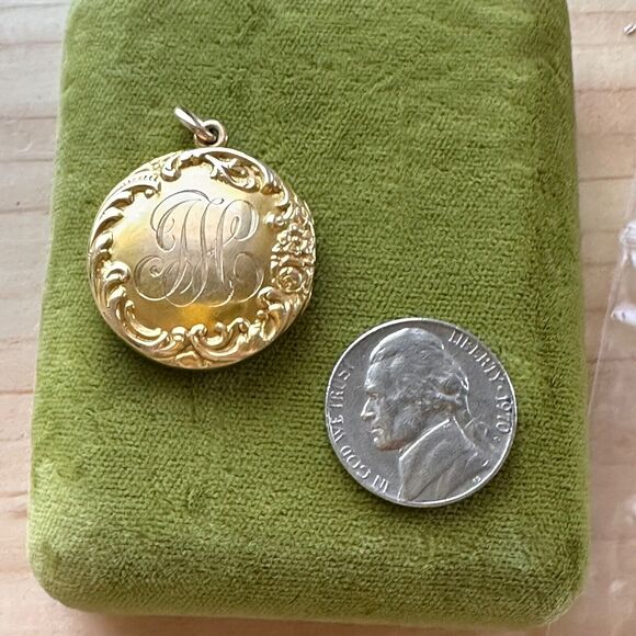 Antique Victorian 14k Yellow gold diamond locket - Picture 2 of 6